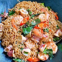 มาม่าผัดกะเพราทะเล