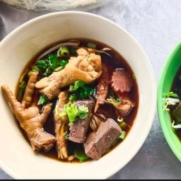 ก๋วยเตี๋ยวไก่ยกโครง ซอยบุญส่ง