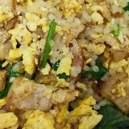 KH03.09 ข้าวผัดหมูสามชั้น 50 กรัม ใส่ไข่ 2 ฟองแล้