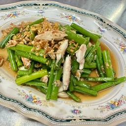 ผัดดอกหอมใส่ปู (กับข้าว)