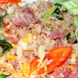 KH03.26 ข้าวผัดแหนมเนื้อวัว 50 กรัม ใส่ไข่ 2ฟองแล้ว
