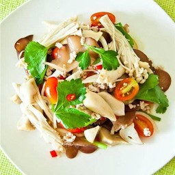 ยำรวมเห็ดหมูสับ