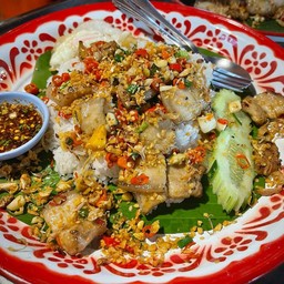 สามชั้นคั่วพริกเกลือ