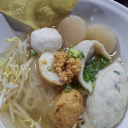 เล็ก น้ำใส
