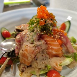 สลัดปลาดิบรวม