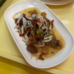 ยำปลาสลิดทอดกรอบ