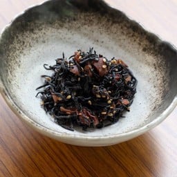 Pickled plum & Hijiki seaweed (Ume hijiki)