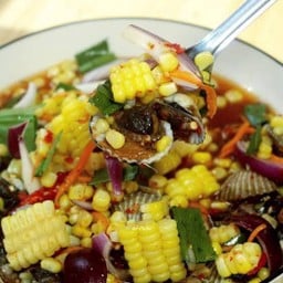 ยำข้าวโพดหอยแครง