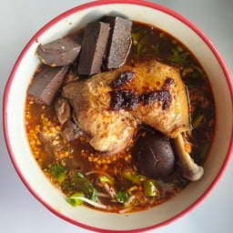 ก๋วยเตี๋ยวน่องไก่ตุ๋นต้มยำสุโขทัย