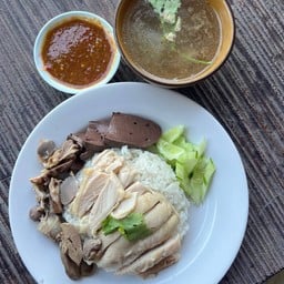 ข้าวมันไก่รวมพิเศษ(ไก่-เครื่องใน-เลือด)