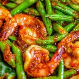 พริกแกงกุ้งราดข้าว