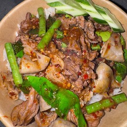 ข้าวพริกแกงเนื้อ+ไส้อ่อน