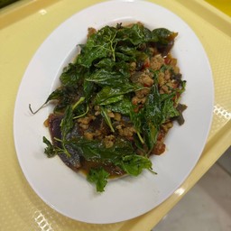 ไข่เยี่ยวม้ากะเพราะกรอบ