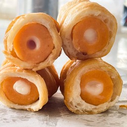 ปาท่องโก๋พันไส้กรอกชีส