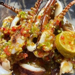 หมึกย่าง รสแซ่บ (แม่แก้ว พหล24)