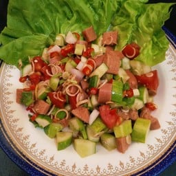 ยำไส้กรอกกับแตงกวา