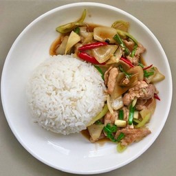 ข้าวราดผัดพริกไทยดำ