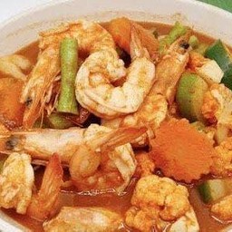 แกงส้มกุ้งผักรวม