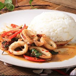 /KD23 ผัดกะเพราปลาหมึก 50 กรัม ราดข้าว + ฟรีน้ำซุบ/ตามสั่ง