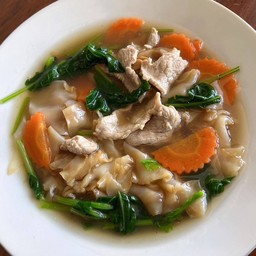 Fried Noodle with Pork and Broccoli