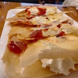 โรตีทิชชู่ วิปครีม แยมสตรอเบอรี่