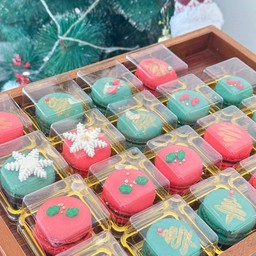 มาการอง คริสมาสต์ (สอดไส้ดาร์กช็อคโกแลต)