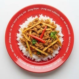 ผัดพริกแกงหน่อไม้หมูสับราดข้าวหอมมะลิ+ไข่ดาว