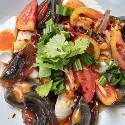 ยำสองสหาย  (ไข่เค็ม+ไข่เยี่ยวม้า)