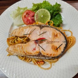 สปาเก็ตตี้ซอสต้มยำแซลม่อน