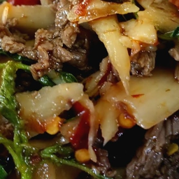 /KD27 ผัดกะเพราเนื้อวัว 50 กรัม+หน่อไม้ดอง 50 กรัม ราดข้าว  ฟรีน้ำซุป /ตามสั่ง