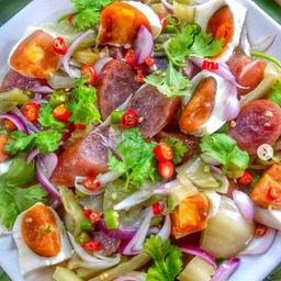 ยำรวมข้าวต้ม (ไข่เค็ม กุนเชียง เกี๊ยมฉ่าย)