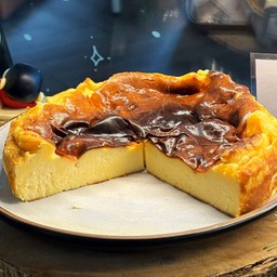Basque Cheesecake ( ชีสเค้กหน้าไหม้ )