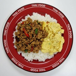 กะเพราหมูสับXไข่คั่วนุ่มราดข้าวหอมมะลิ