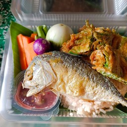 ข้าวคลุกน้ำพริกกระปิ