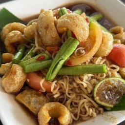 ตำมาม่าแคปหมู