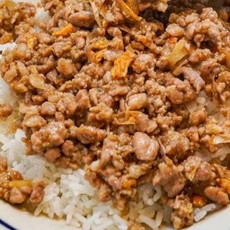 ข้าวหมูสับกระเทียม