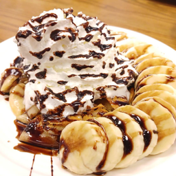 โรตีหนานุ่ม กล้วย วิปครีม ช็อกโกแลต