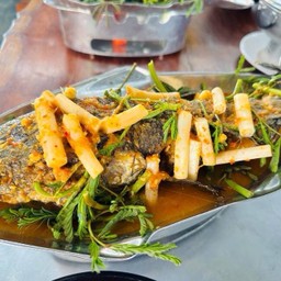 แกงส้มปลาช่อนทอด