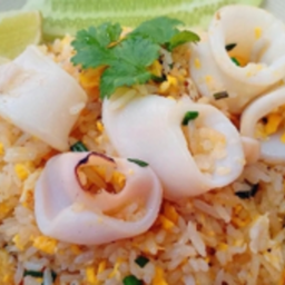 KD32 ข้าวผัดปลาหมึก 50 กรัม ใส่ไข่ 2 ฟองแล้ว