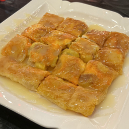 โรตีกล้วย ไข่ ราดนม