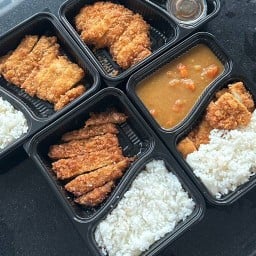 Some curry หมู่บ้านซื่อตรงสาริน