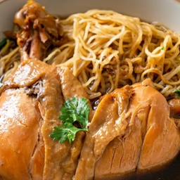 /KD10 ก๋วยเตี๋ยวเส้นเล็กน่องติดสะโพกไก่ตุ๋น 300 กรัม /เลือกใส่เพิ่มได้