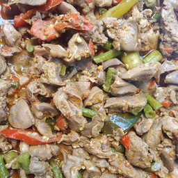 เครื่องในผัดพริกแกงถั่ว