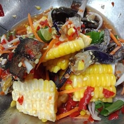 ยำข้าวโพดปูจืด