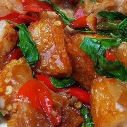 กระเพราหมูกรอบ+ไจ่ดาว