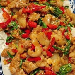 ข้าวกะเพราหมูชิ้น ติดมัน