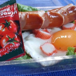 ไข่กะทะพร้อมไส้กรอก