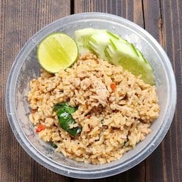 ข้าวผัดพริกใส่ใบโหระพา
