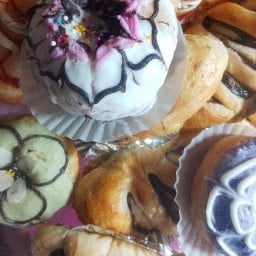 Lailary bakery โดนัท หนมปัง