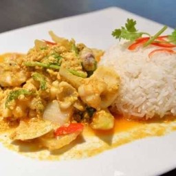 ข้าวผัดผงกะหรี่ไก่